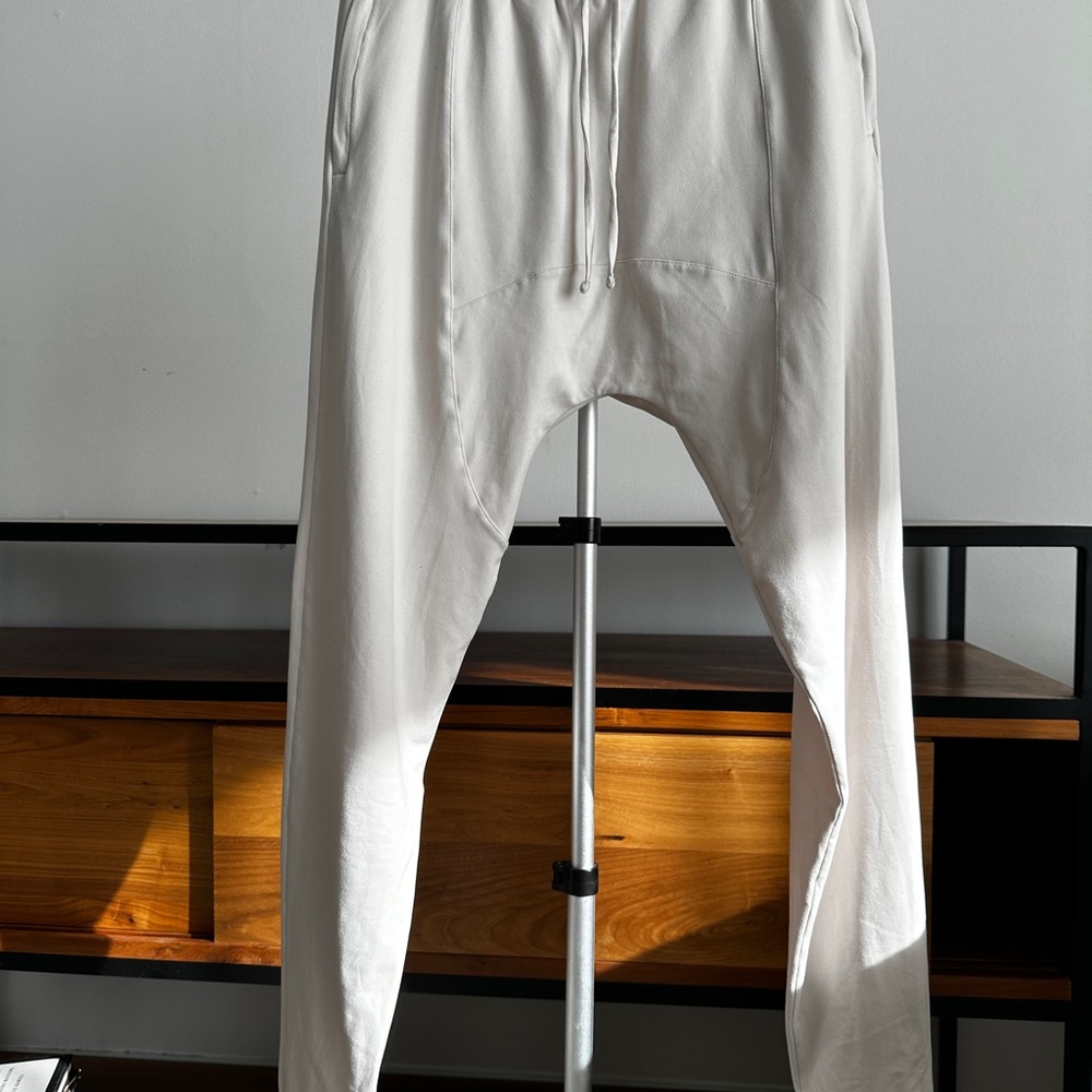 ALO Yoga Drop Crotch Joggers
Women’s Size: S - Picture 4 of 14